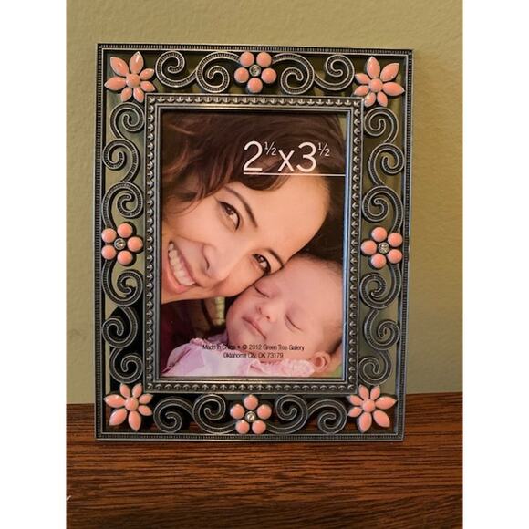 Four (4) Tabletop Picture Frames - Small sizes - Picture 3 of 6